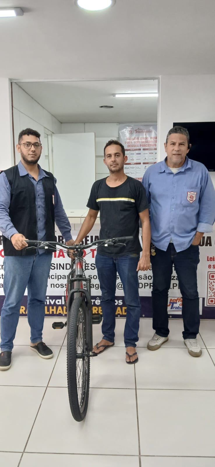 Vencedor do sorteio do mês de agosto ganha linda bicicleta